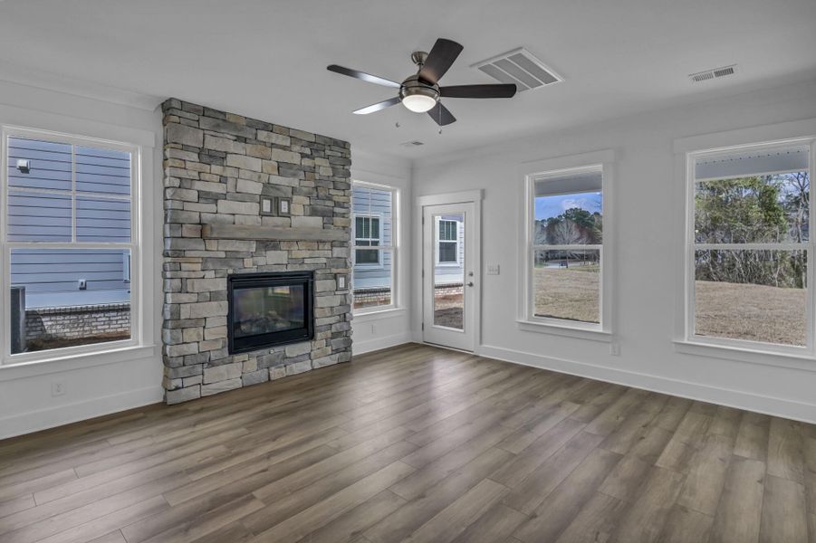 Spacious, unfurnished interior of a new home in Clubside Reserve at Summerlake, Lexington (Image 22).