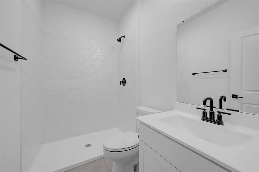 Furnished interior view inside a new home in Rolling Ridge, Van Alstyne (Image 12).