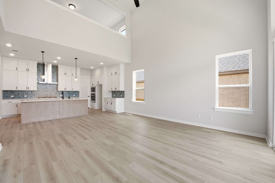 Spacious, unfurnished interior of a new home in Heritage, Dripping Springs (Image 21).