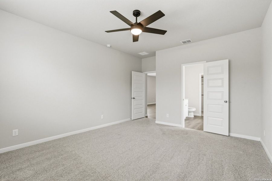 Spacious, unfurnished interior of a new home in Dauer Ranch, New Braunfels (Image 14). Spacious, unfurnished interior of a new home in Dauer Ranch, New Braunfels (Image 14).
