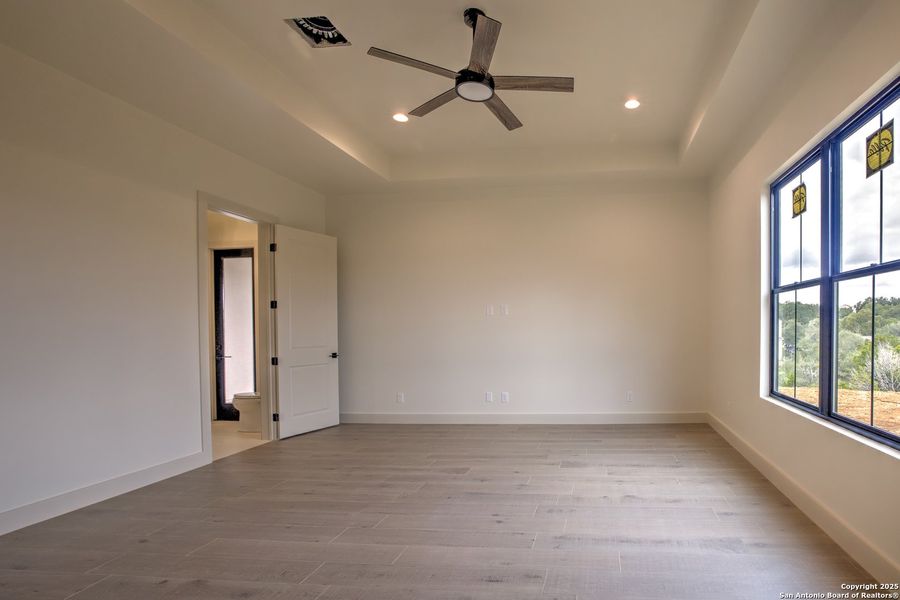 Spacious, unfurnished interior of a new home in , New Braunfels (Image 26).
