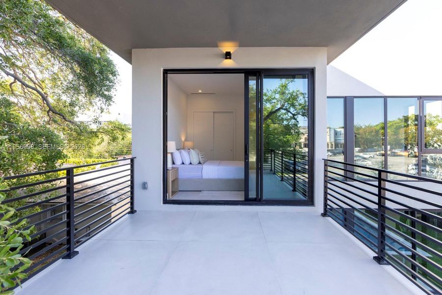 Exterior details and patio area of a home in , Miami (Image 24).