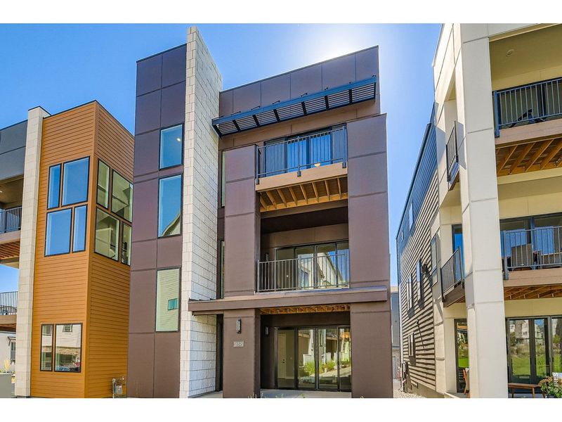 Condo located in Broomfield, CO showcasing its design and architecture (Image 4).