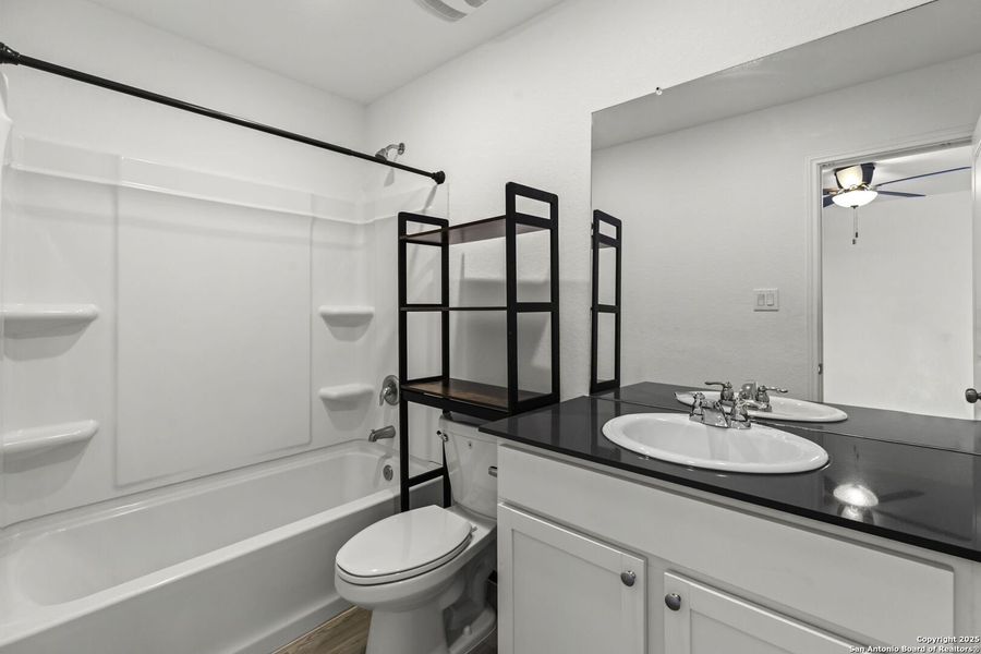 Image 20 of a home in Presa Point.