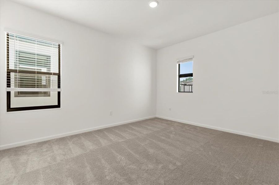 Spacious, unfurnished interior of a new home in , Orlando (Image 43).