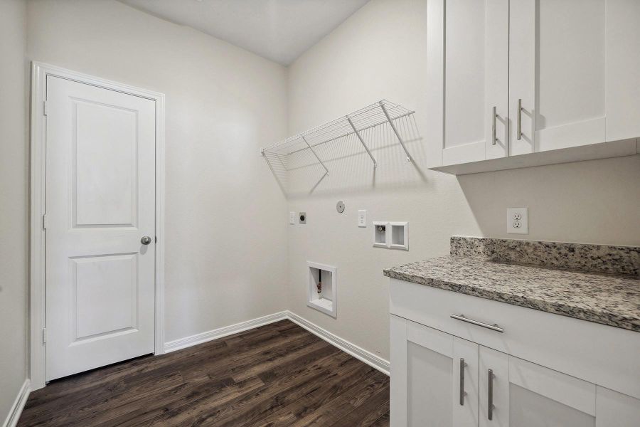 Spacious, unfurnished interior of a new home in Pinewood Trails, Cleveland (Image 12).