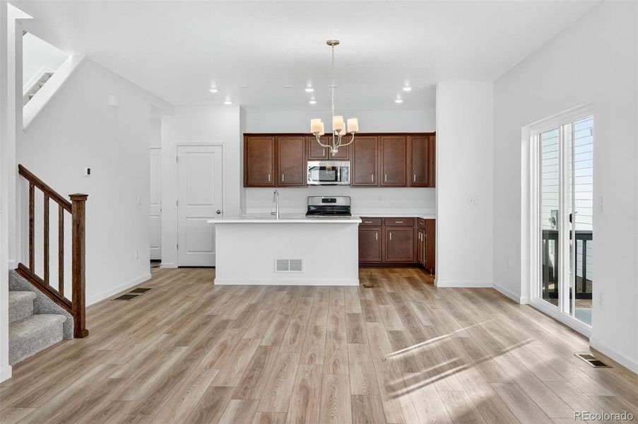 2118 Wagon Wheel Aly ~ Ready Now