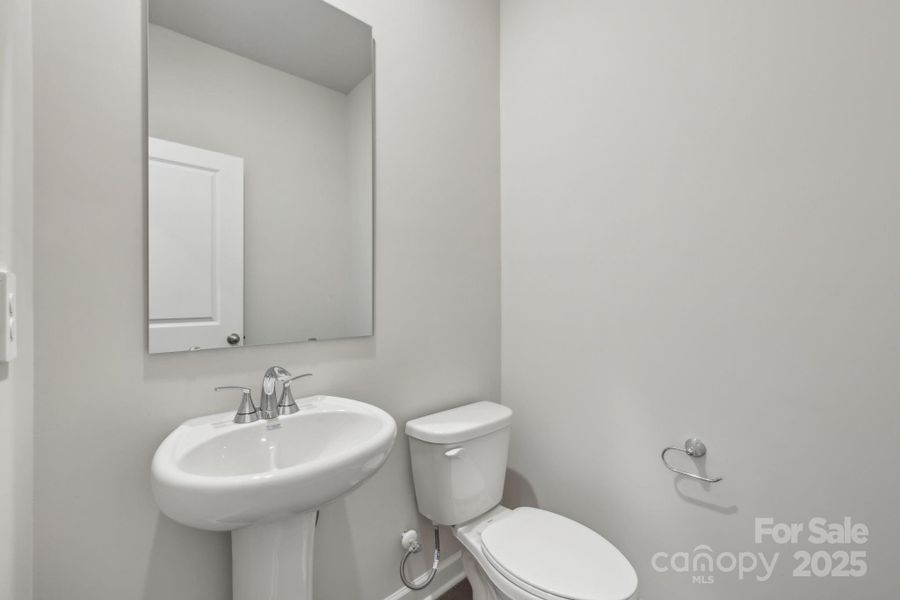 Photo is not of the actual home, but is an inspirational photo of builder’s model home and may depict options, furnishings, and/or decorator features that are not included Photo is not of the actual home, but is an inspirational photo of builder’s model home and may depict options, furnishings, and/or decorator features that are not included