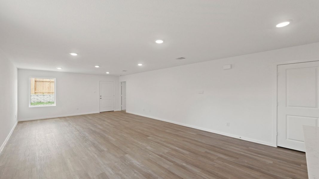 Representative unfurnished interior of a home built from the Barton by D.R. Horton in Lake Conroe Cove, Willis (Image 16).