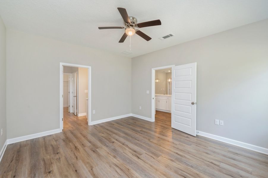 Representative unfurnished interior of a home built from the Sierra by CJL Homes in Oak Hollow, Crestview (Image 18).