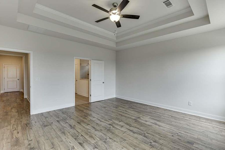 Spacious, unfurnished interior of a new home in , Jefferson (Image 36).