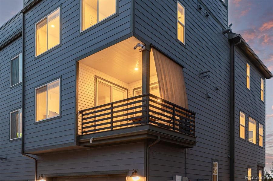 Front exterior of a new home in , Broomfield, CO, highlighting curb appeal (Image 23).