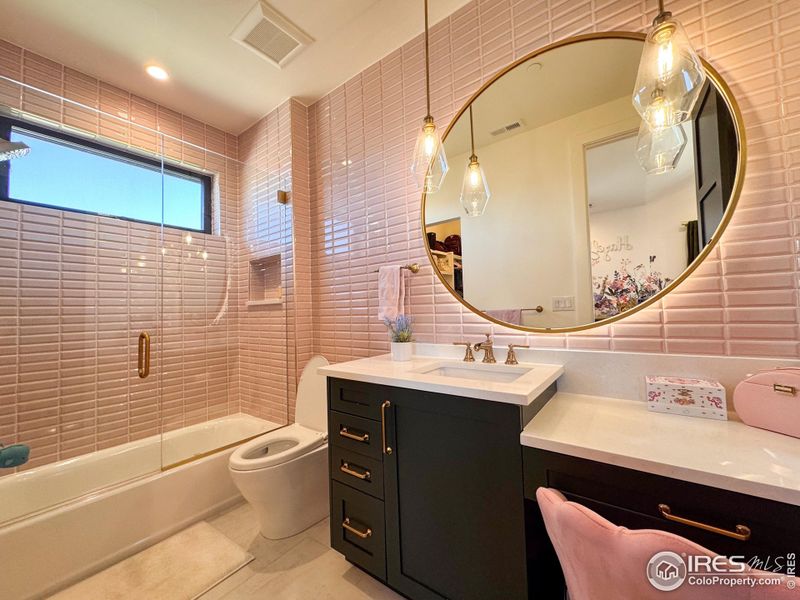 Furnished interior view inside a new home in , Longmont (Image 17).