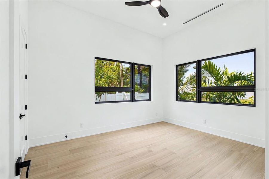 Spacious, unfurnished interior of a new home in , Sarasota (Image 51).