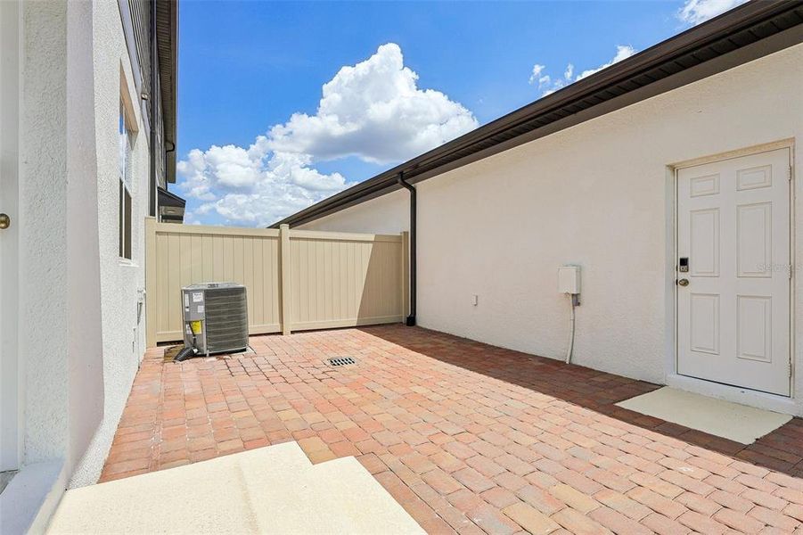 Exterior details and patio area of a home in , Winter Garden (Image 3).