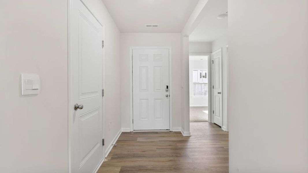 Spacious, unfurnished interior of a new home in Cascade Point, Seneca (Image 15).