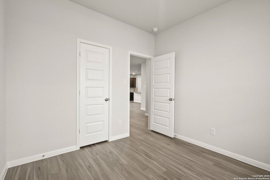 Spacious, unfurnished interior of a new home in Cinco Lakes, San Antonio (Image 15).