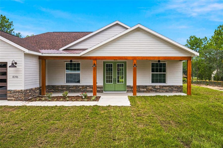 Exterior details and patio area of a home in , Dunnellon (Image 3). Exterior details and patio area of a home in , Dunnellon (Image 3).