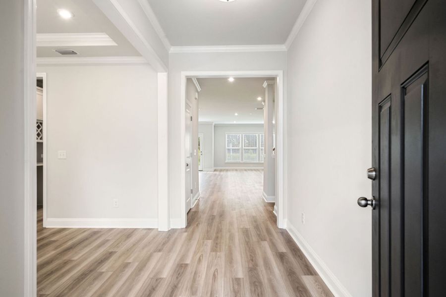 Spacious, unfurnished interior of a new home in Waterways, Richmond Hill (Image 52).