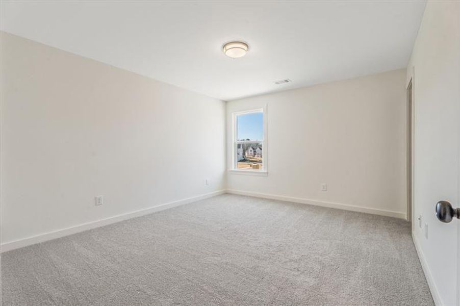 Spacious, unfurnished interior of a new home in , Gainesville (Image 33).