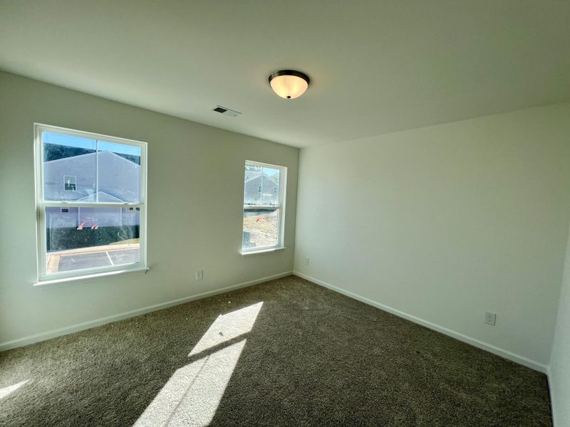 Spacious, unfurnished interior of a new home in Bellevue, Greenville (Image 13).