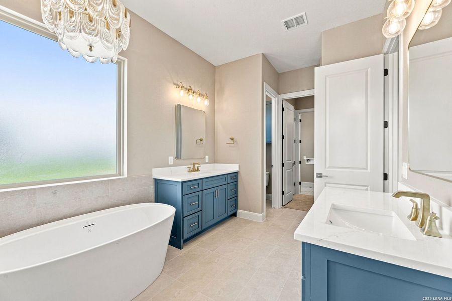 Furnished interior view inside a new home in , Seguin (Image 8).