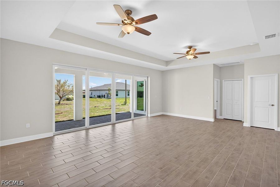 Spacious, unfurnished interior of a new home in Cape Coral, Cape Coral (Image 20).