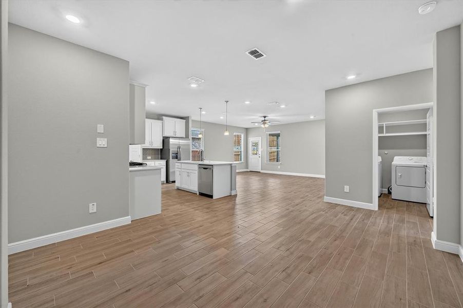 Spacious, unfurnished interior of a new home in , Justin (Image 15).
