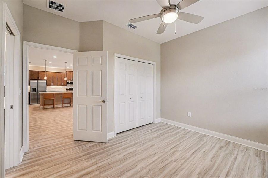 Spacious, unfurnished interior of a new home in , Lake Alfred (Image 21).