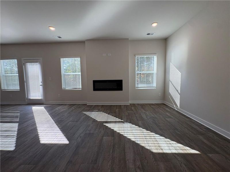 Spacious, unfurnished interior of a new home in Southern Hills, McDonough (Image 17).