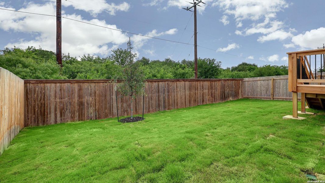 Exterior details and patio area of a home in Ladera, San Antonio (Image 4).