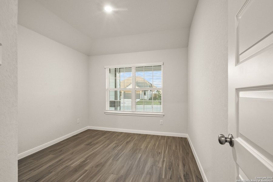 Spacious, unfurnished interior of a new home in Swenson Heights, Seguin (Image 13).