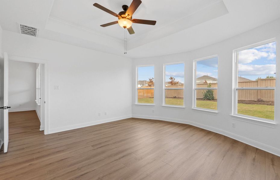 Spacious, unfurnished interior of a new home in Horizon Lake, Leander (Image 40).