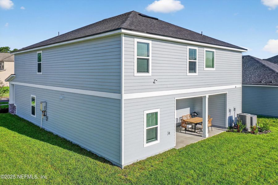Exterior details and patio area of a home in , Middleburg (Image 31).