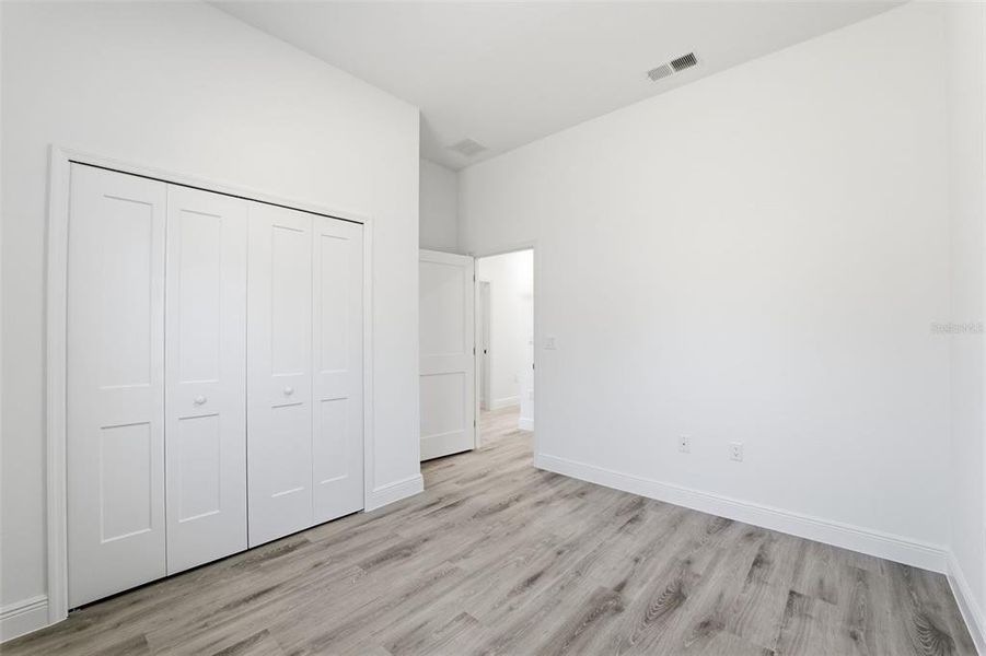 Spacious, unfurnished interior of a new home in , Ocala (Image 26).