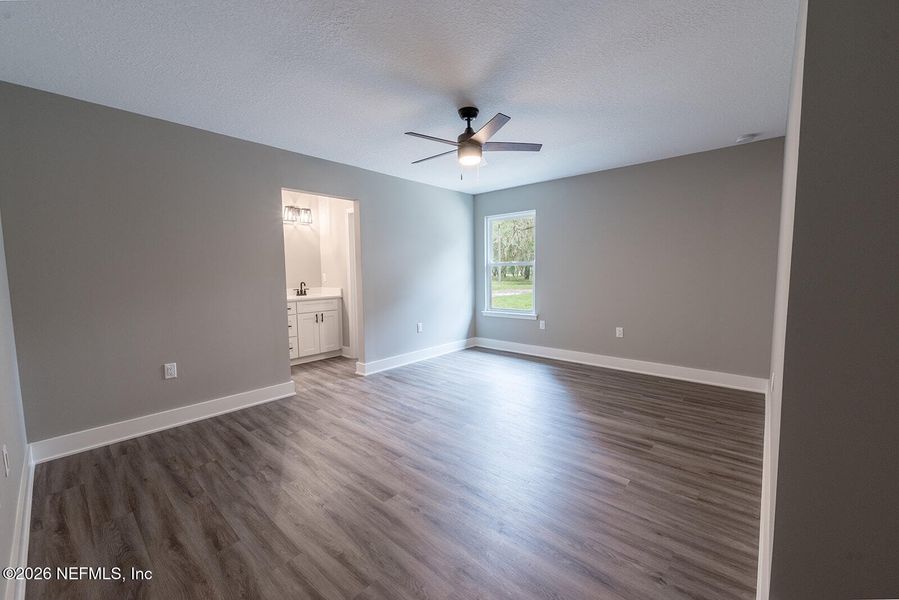 Spacious, unfurnished interior of a new home in , Florahome (Image 43).