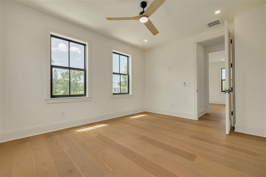 Spacious, unfurnished interior of a new home in , St. Petersburg (Image 24).