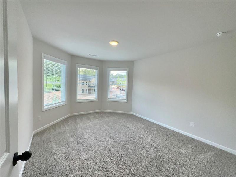 Spacious, unfurnished interior of a new home in , Auburn (Image 35).