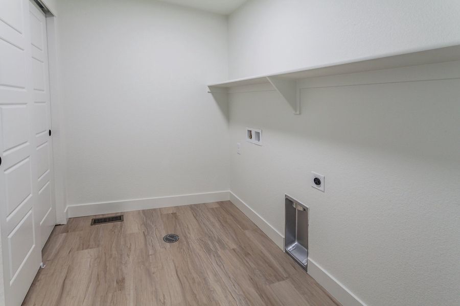 Spacious, unfurnished interior of a new home in Prairie Song, Windsor (Image 33).