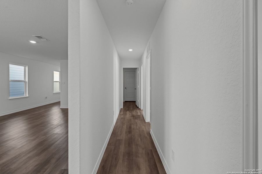 Spacious, unfurnished interior of a new home in The Overlook at Creekside, New Braunfels (Image 23).