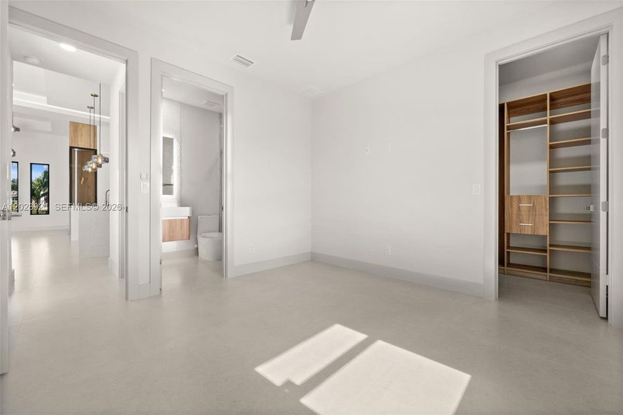 Spacious, unfurnished interior of a new home in , Cape Coral (Image 16).