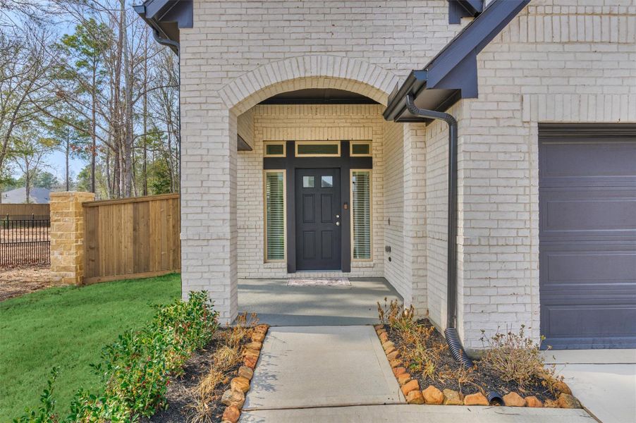 Exterior details and patio area of a home in The Highlands 40', Porter (Image 3).