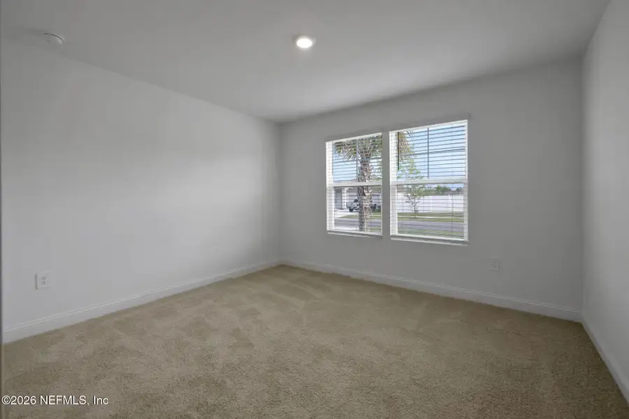 Spacious, unfurnished interior of a new home in Cross Creek, Green Cove Springs (Image 24).