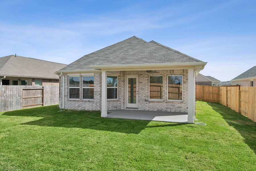 Exterior details and patio area of a home in Miller's Pond, Rosenberg (Image 20).