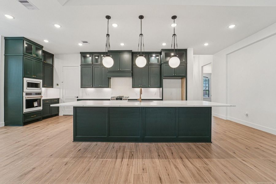 Furnished interior view inside a new home in Evergreen, Conroe (Image 17).