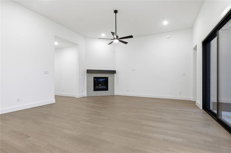 Spacious, unfurnished interior of a new home in Pecan Grove, Cross Timber (Image 13).