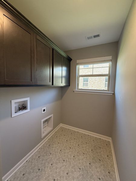 Spacious, unfurnished interior of a new home in Bradley Bend, Ashland City (Image 13).