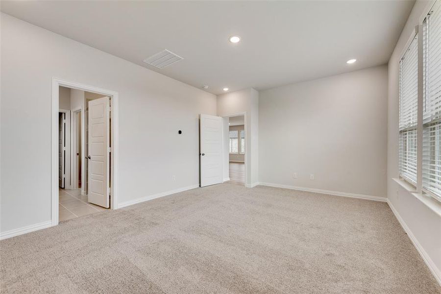 Spacious, unfurnished interior of a new home in Walden Pond, Forney (Image 30).