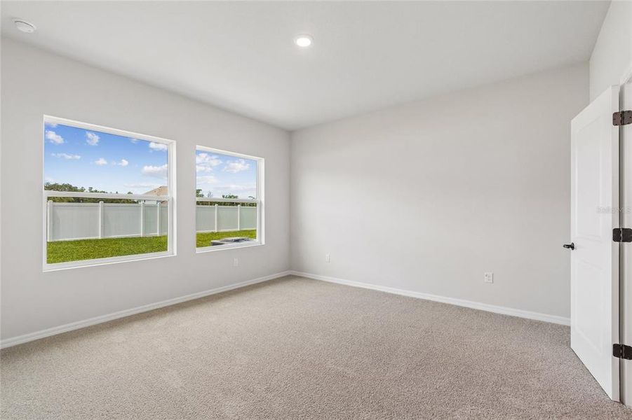 Spacious, unfurnished interior of a new home in Eastlyn, Bradenton (Image 7).