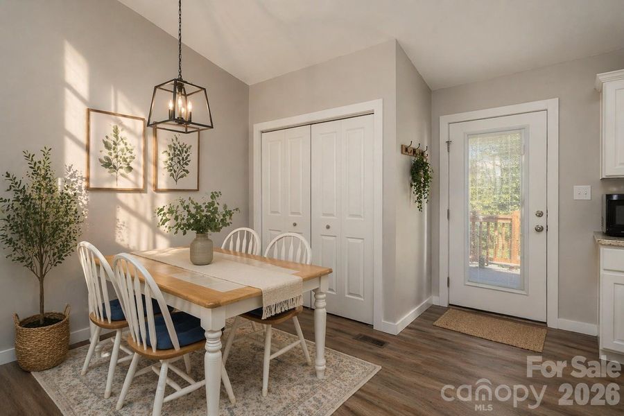 Dining Area virtually staged Dining Area virtually staged